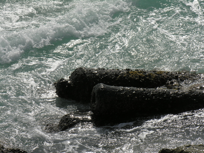 Cannons in the sea at Needham&rsquo;s Point
